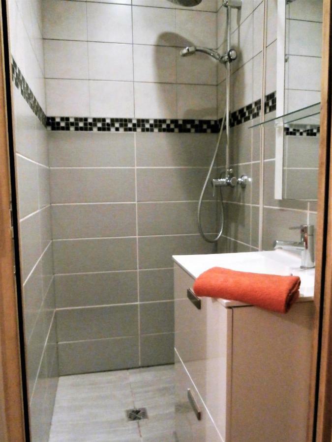Les Belles Terrasses Dieppe ,3 Appartements , Le Vegetal De 1 A 8 Personnes , Le Tropical De 1 A 6 Personnes , Le Floral Avec Terrasse De 1 A 3 Personnes , Quartier Calme Au Stationnement Gratuit A Cote De L'Avenue Verte Εξωτερικό φωτογραφία